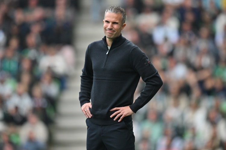 已落后榜首埃因霍温17分，范佩西：不会辞职，管理层态度得问他们